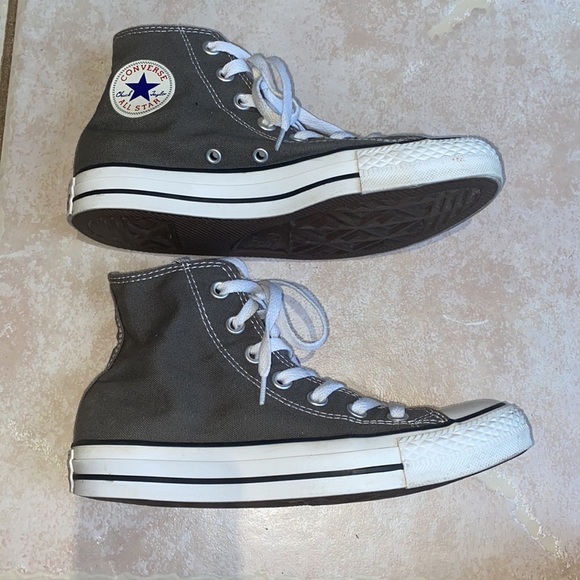 Grey High-Top Converse Size 6 Women’s / 4 Men’s - Picture 2 of 6